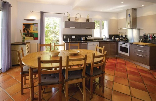 Caumont-sur-Durance House | Amazing home in Caumont sur Durance