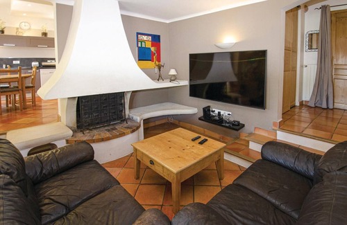 Caumont-sur-Durance House | Amazing home in Caumont sur Durance