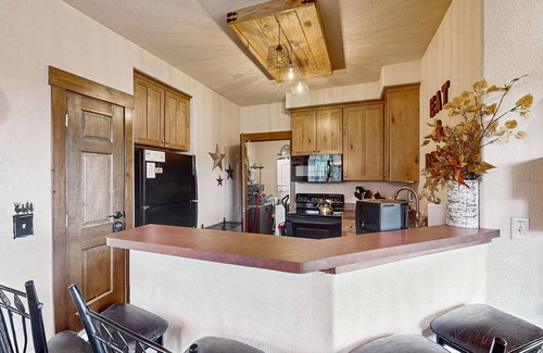 Granby Condo | Amazing home close to Granby Ranch with shared hot tub, pool, & WiFi