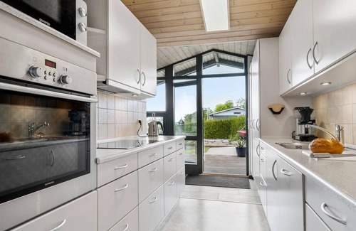 Aabenraa House | Amazing home in Aabenraa with kitchen