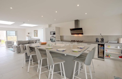 Creances House | Amazing home in Creances with WiFi