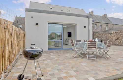 Creances House | Amazing home in Creances with WiFi