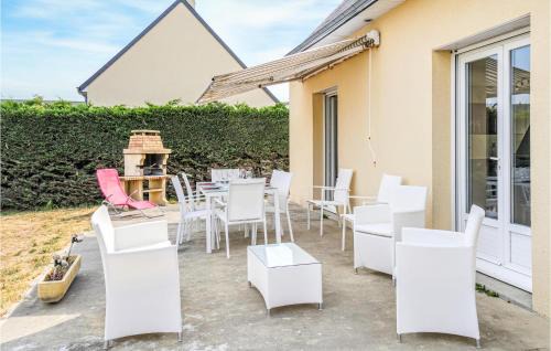 Creances House | Amazing Home In Creances With Wifi