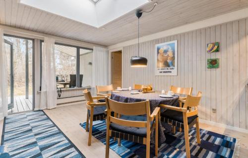 Hoeve Strand House | Amazing Home In Fårevejle With Wifi