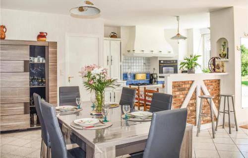 Evran House | Amazing Home In Evran With Kitchen