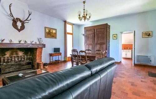 Ligny-le-Ribault House | Amazing Home In Ligny Le Ribault