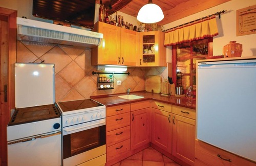 Crnomelj House | Amazing home in Gradac with WiFi