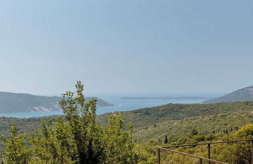 Sasovici House | Amazing home in Herceg Novi with WiFi