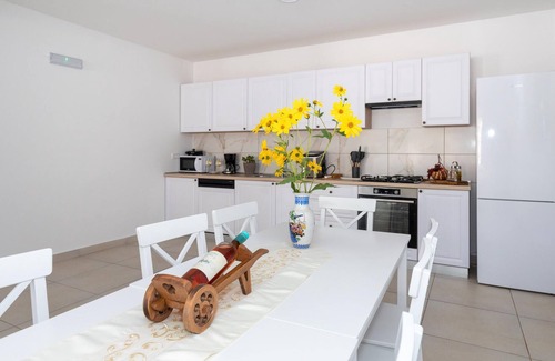 Momici House | Amazing home in Kula Norinska with WiFi