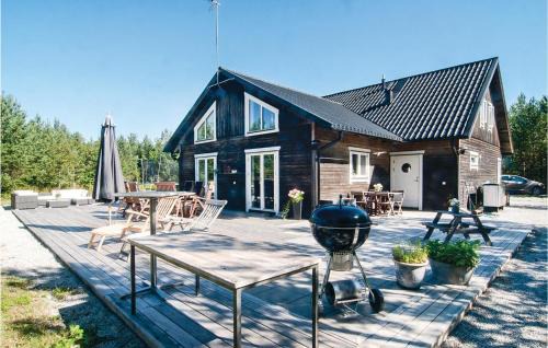 Larbro House | Amazing Home In Lärbro With Kitchen