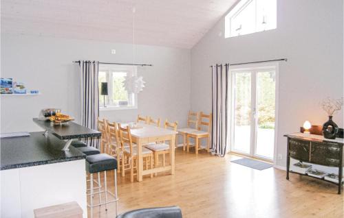 Larbro House | Amazing Home In Lärbro With Kitchen