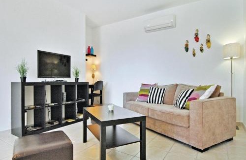 Laudun House | Amazing Home In Laudun-L'ardoise