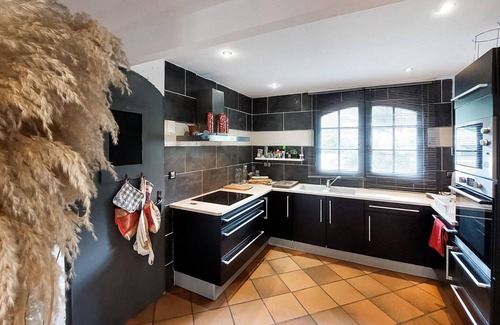 Le Temple House | Amazing home in Le Temple with kitchen