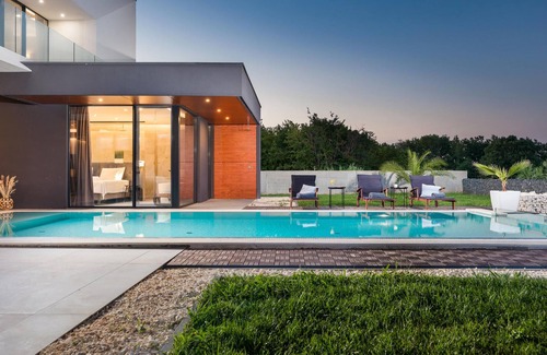 Liznjan House | Amazing home in Liznjan with sauna
