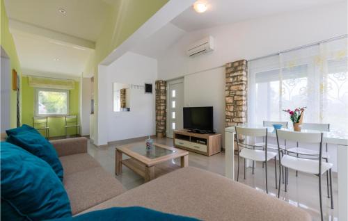 Loborika House | Amazing Home In Loborika