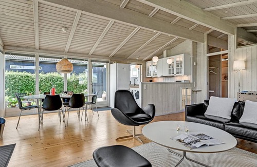 Beder Malling House | Amazing home in Malling with kitchen