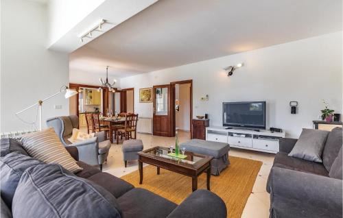 Marcana House | Amazing Home In Marcana With Wifi