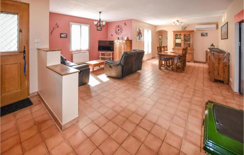 Mazan House | Amazing Home In Mazan With Kitchen
