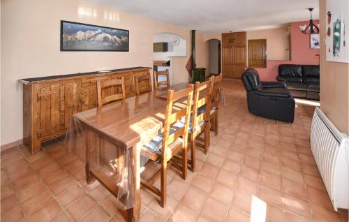 Mazan House | Amazing Home In Mazan With Kitchen