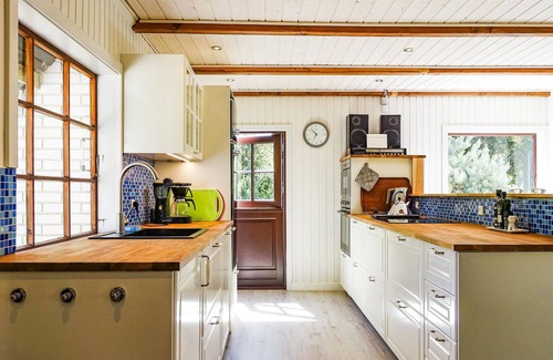 Bedegaard House | Amazing home in Nexø with kitchen
