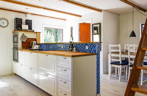 Bedegaard House | Amazing home in Nexø with kitchen
