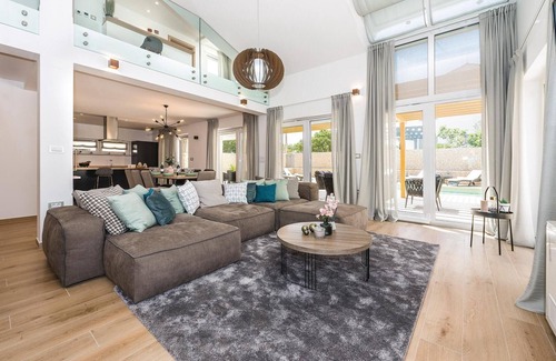 Pirovac House | Amazing home in Pirovac with jacuzzi