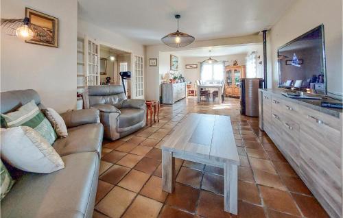 Plogoff House | Amazing Home In Plogoff With Wifi