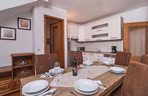 Omis House | Amazing home in Podgrade with kitchen