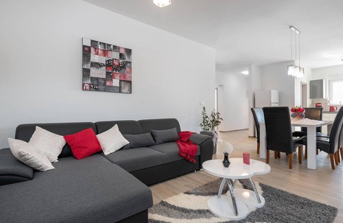 Skatari House | Amazing home in Pula with kitchen