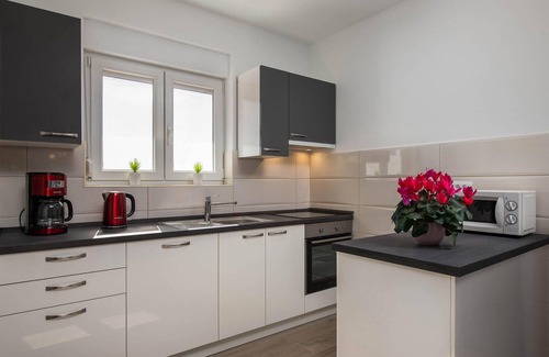 Skatari House | Amazing home in Pula with kitchen