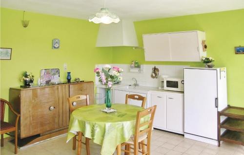 Quettehou House | Amazing Home In Quettehou