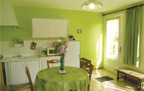 Quettehou House | Amazing Home In Quettehou