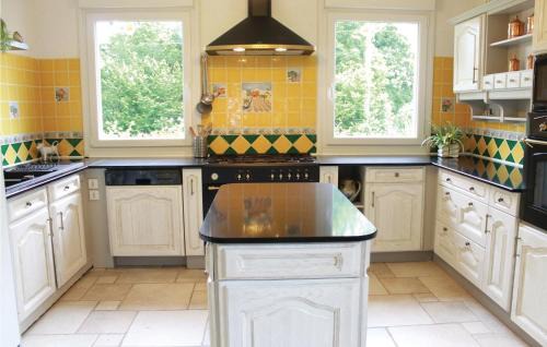 Saint-Tugdual House | Amazing Home In St Tugdual