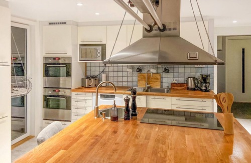 Sturko House | Amazing home in Sturkö with Wi-Fi