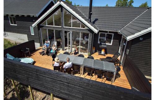 Holloselund House | Amazing Home In Tisvildeleje With Sauna