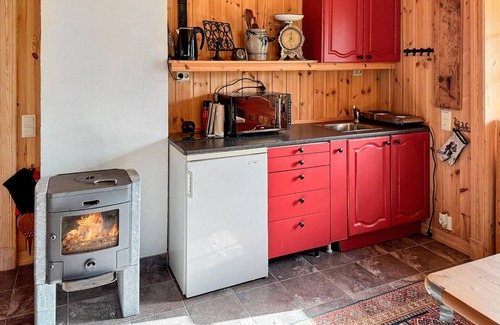 Al Municipality House | Amazing home in Tunhovd with sauna