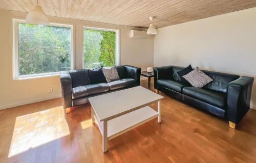 Omberg House | Amazing Home In Väversunda With Wifi