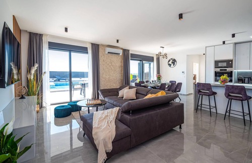 Pakostane House | Amazing home in Vrana