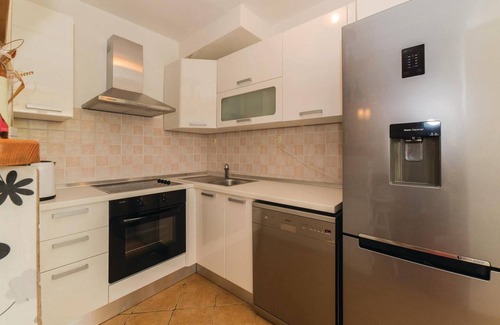 Zdrelac House | Amazing home in Zdrelac with kitchen