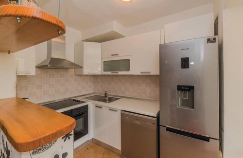 Zdrelac House | Amazing home in Zdrelac with kitchen