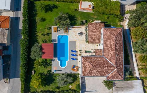 Zrnovnica House | Amazing Home In Zrnovnica