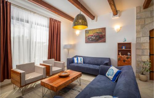 Zrnovnica House | Amazing Home In Zrnovnica