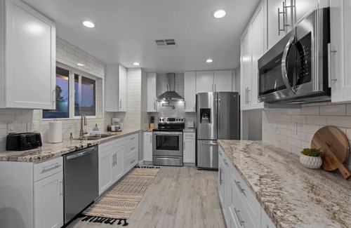 Melrose Paradise House | Amazing Home! With FREE Large Private Heated Pool