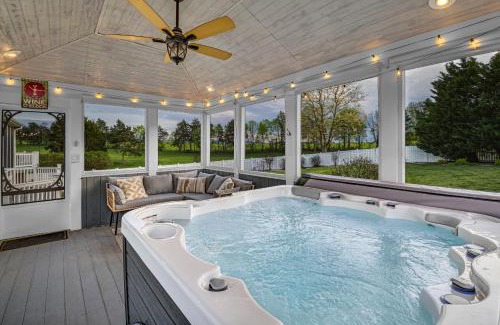 Luray House | Amazing House - Movie & Game Room, Hot Tub, Fire Pit & Golf Course