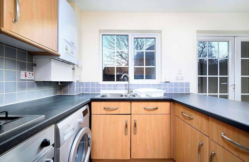 Hillingdon House | Amazing House With Private Garden