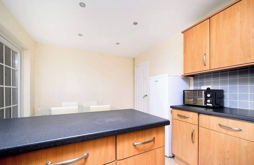 Hillingdon House | Amazing House With Private Garden
