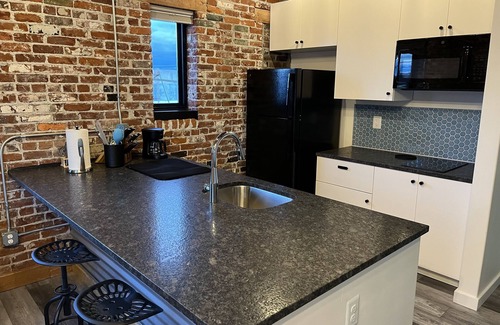 Redmond Apartment | Amazing Industrial Studio Loft Apartment in Downtown Redmond