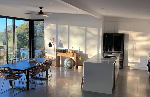 Newport House | AMAZING Insta-worthy ocean views over Newport Beach sleeps 9 guests