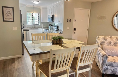 Folly Field Condo | Amazing Lagoon View, Largest Balcony in Fiddlers Cove! 5 min walk to the beach!