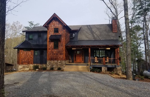 Blue Ridge Cabin | Amazing lake house on the sunset shore of beautiful Lake Blue Ridge